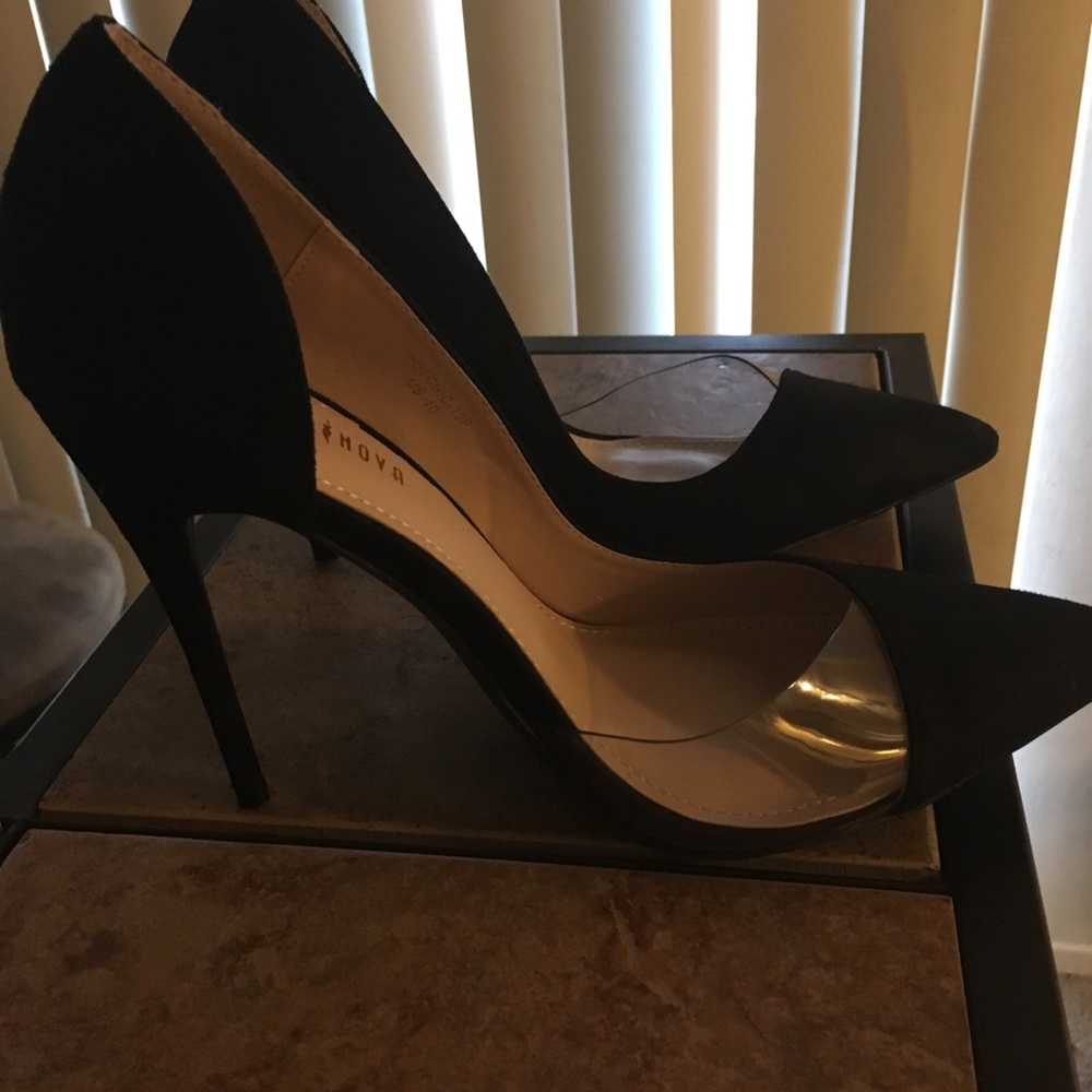 Brand new black pumps, NEVER WORN.